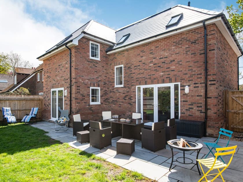 Exterior | Oakwood, Everton