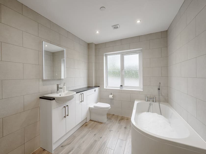 Bathroom | Allt Ddu, Tregaron
