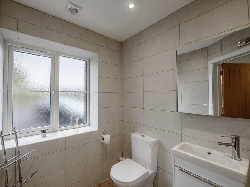 Bathroom | Allt Ddu, Tregaron