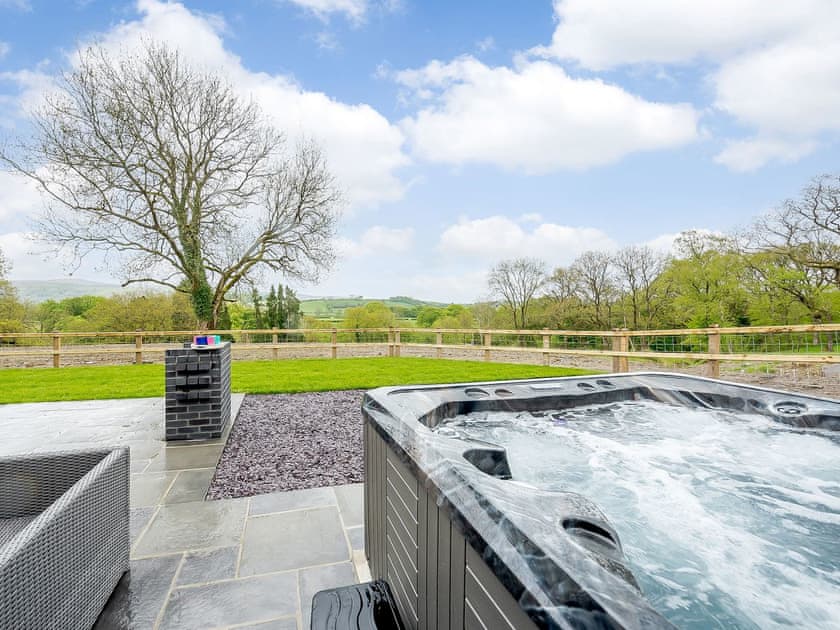 Hot tub | Allt Ddu, Tregaron