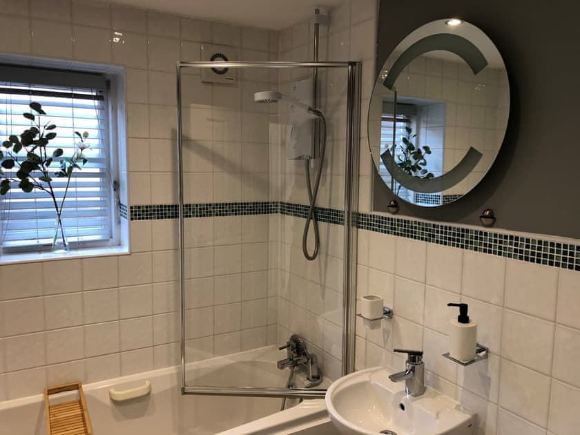 Bathroom | Endeavour Cottage, Whitby