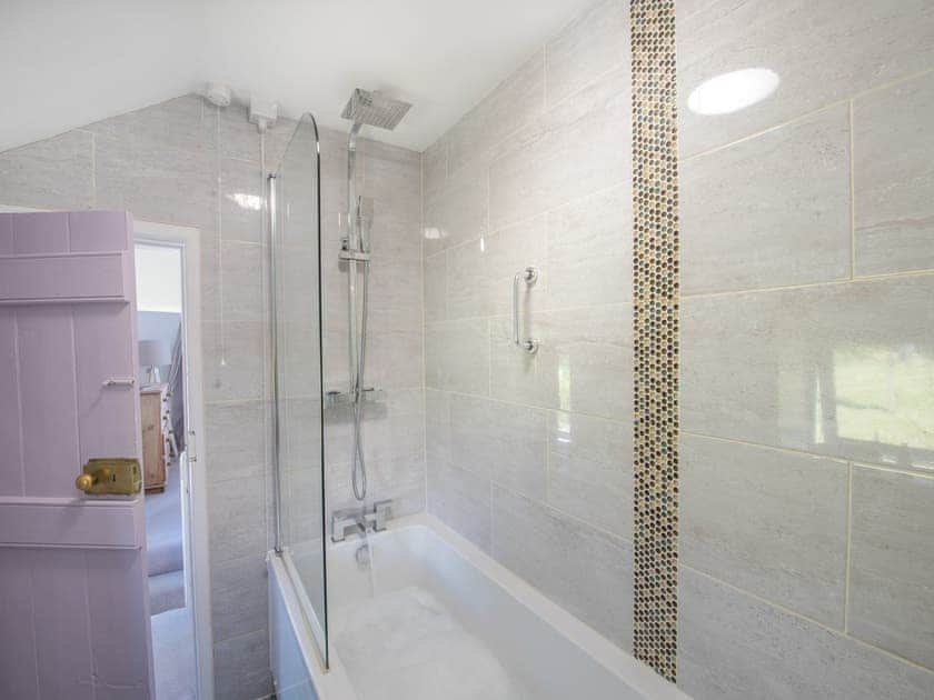 Bathroom | Blue Sails - Water’s Edge Cottages, Llanfaes, Beaumaris, Anglesey