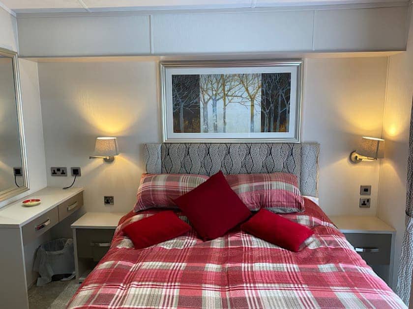 Double bedroom | Sunflower Retreat - Percy Woods Golf and Country Retreat, Swarland, near Morpeth
