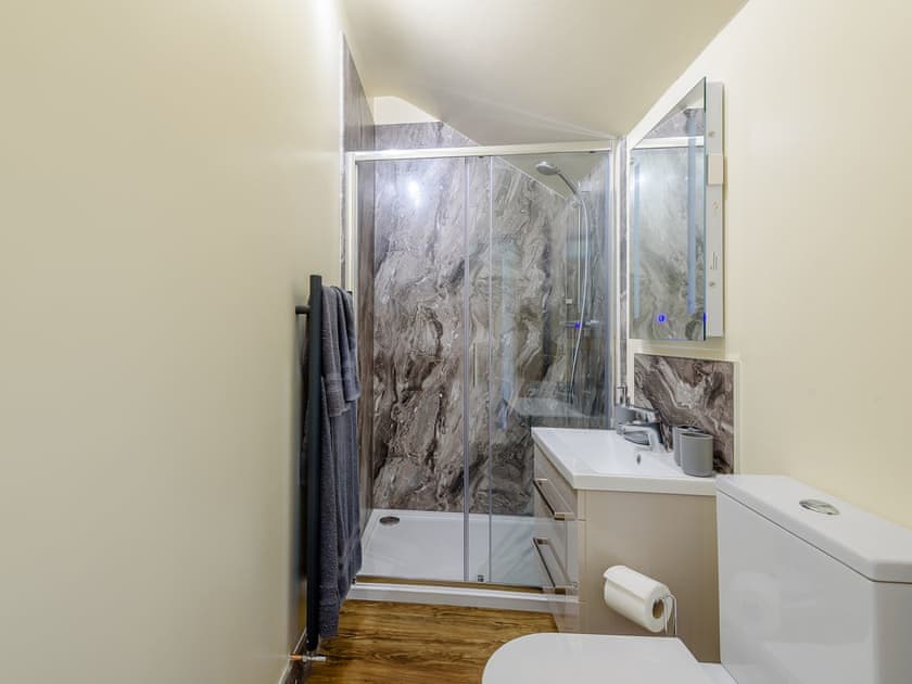 En-suite | Wheston House Farm Holiday Cottages- Stable View - Wheston House Farm Holiday Cottages, Tideswell