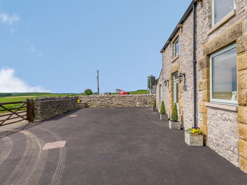 Exterior | Wheston House Farm Holiday Cottages- Stable View - Wheston House Farm Holiday Cottages, Tideswell