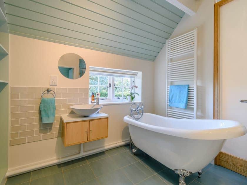 Bathroom | The Hideaway @ The Den, Tunstall, near Sittingbourne