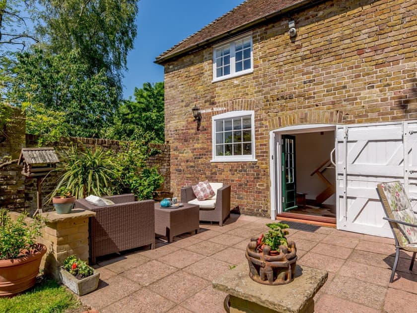 Sitting-out-area | The Hideaway @ The Den, Tunstall, near Sittingbourne