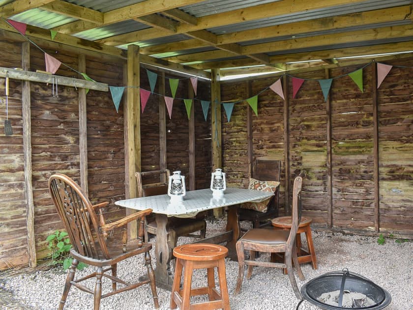 Sitting-out-area | Cornfield Lodge, Shaftesbury