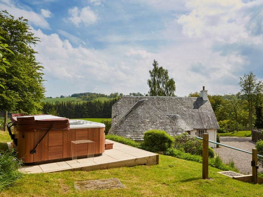 Hot tub | Brackenhill Cottage - Ochtertyre Luxury Holiday Cottages, Ochtertyre, near Crieff