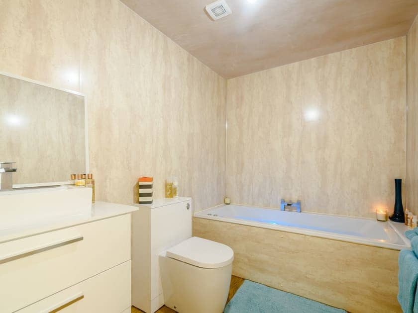 Bathroom | Chandlers Country House- Seaview Cottage - Chandlers Country House, Ascog, Isle of Bute 