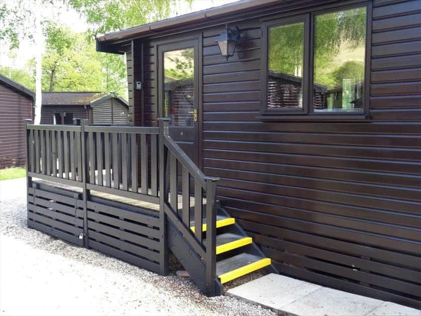 4 steps to entrance | Bewick Lodge - Burnside Park - Burnside Park, Keswick