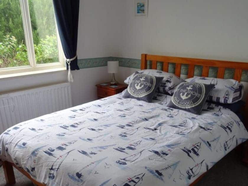  Master bedroom with a double bed and a TV | Galmpton Farm Close, Galmpton, near Brixham