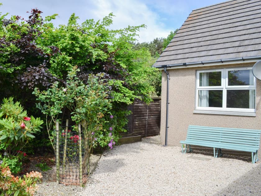 Sitting-out-area | Westend, Duffus