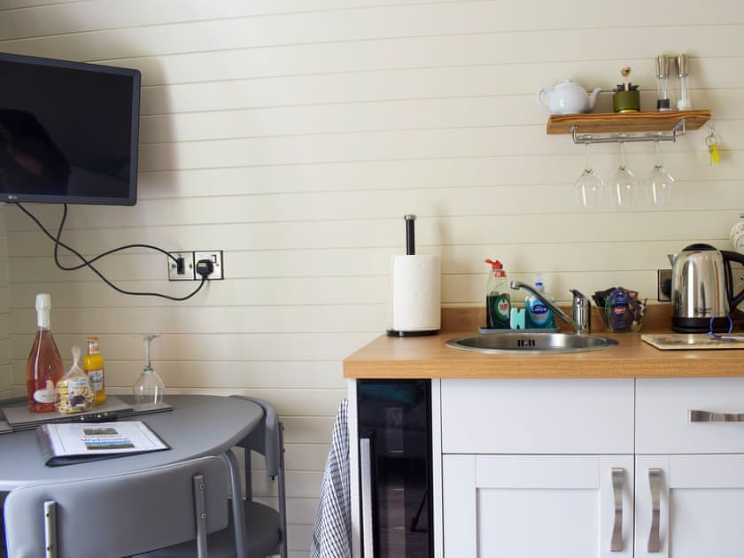 Kitchen | Efyrnwy Pod VIP - Pods Bodyddon, Llanfyllin, near Welshpool
