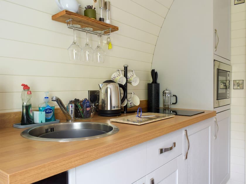 Kitchen | Efyrnwy Pod VIP - Pods Bodyddon, Llanfyllin, near Welshpool