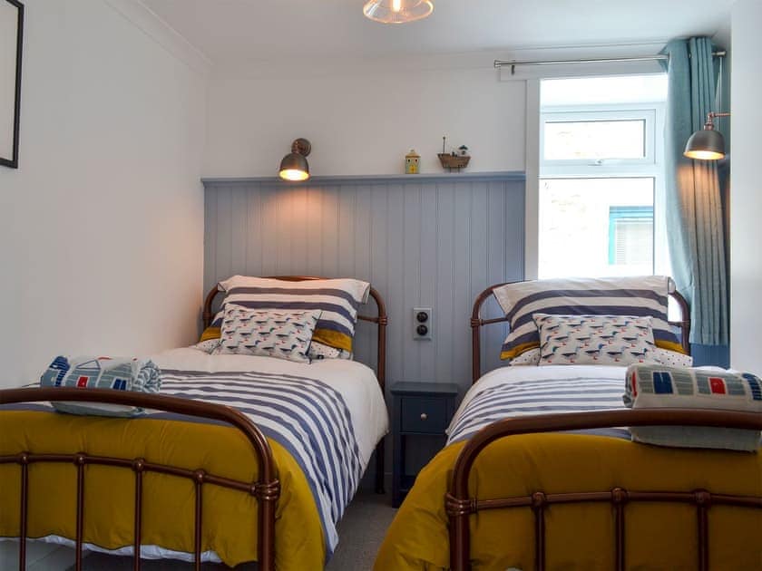 Twin bedroom | Three Creeks Cottage, Portknockie