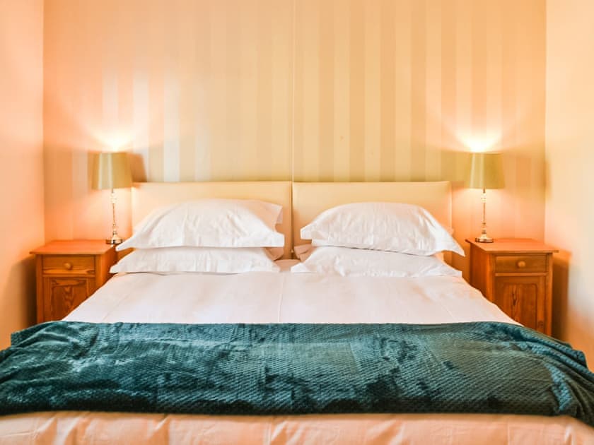 Double bedroom | Tansey Cottage, Hartlebury, near Kidderminster
