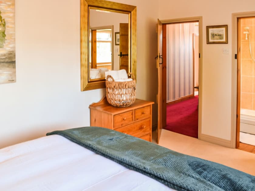 Double bedroom | Tansey Cottage, Hartlebury, near Kidderminster