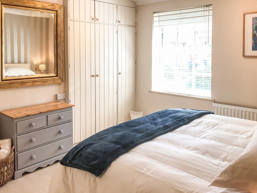 Double bedroom | Tansey Cottage, Hartlebury, near Kidderminster