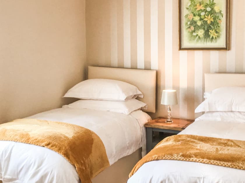 Twin bedroom | Tansey Cottage, Hartlebury, near Kidderminster