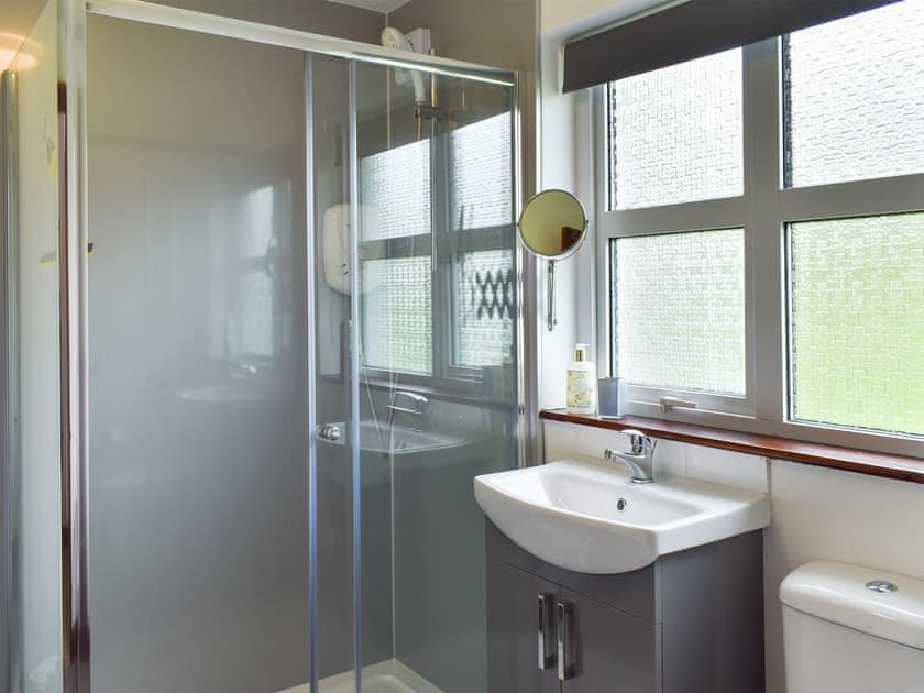 Shower room | Pear Tree Cottage, Bude