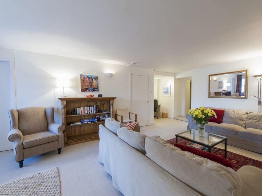 Living room | 7a - Jamaica Apartments, Edinburgh