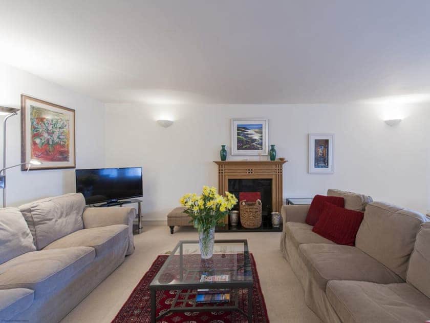 Living room | 7a - Jamaica Apartments, Edinburgh