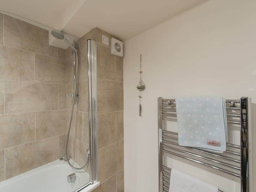 Bathroom | 7a - Jamaica Apartments, Edinburgh