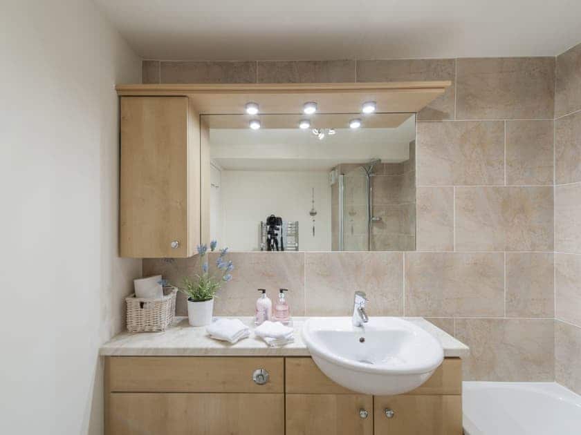 Bathroom | 7a - Jamaica Apartments, Edinburgh