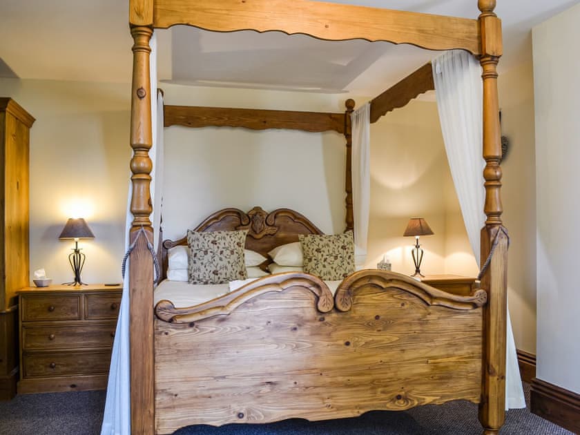 Four Poster bedroom | Eastfield Cottage, Leven, near Beverley