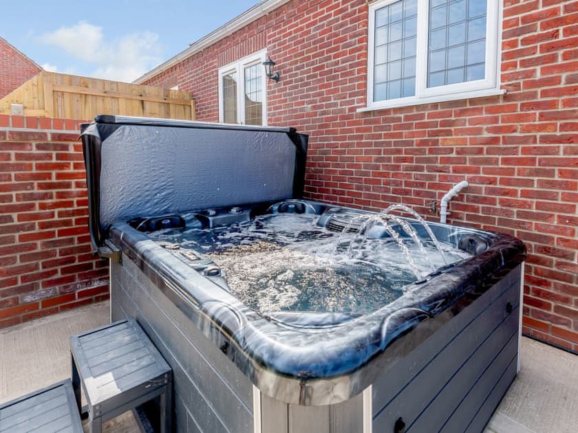 Hot tub | 1 Dawson Park - Dawson Holiday Homes, Mablethorpe