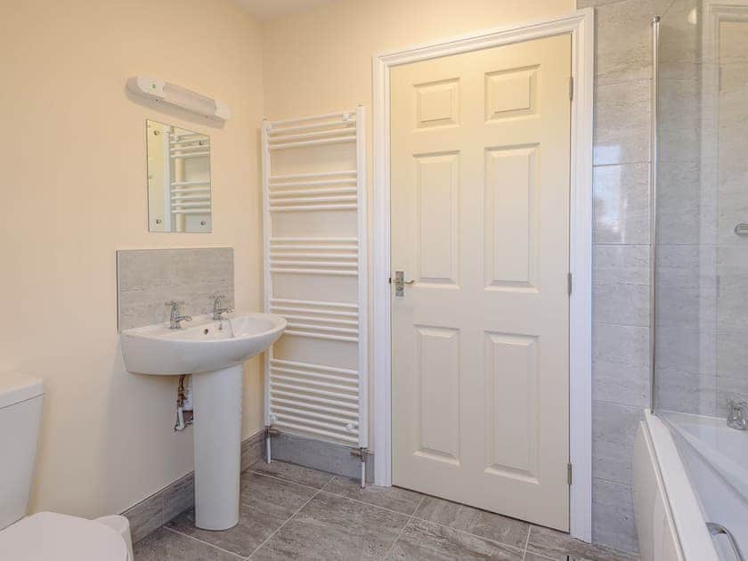 Bathroom | 2 Dawson Park - Dawson Holiday Homes, Mablethorpe