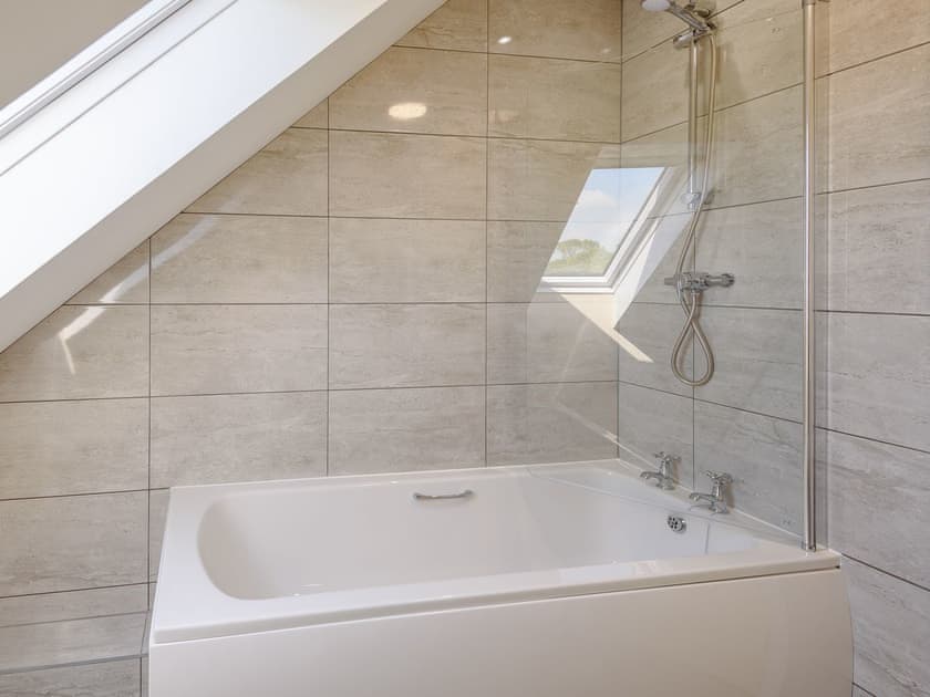 Bathroom | 3 Dawson Park - Dawson Holiday Homes, Mablethorpe