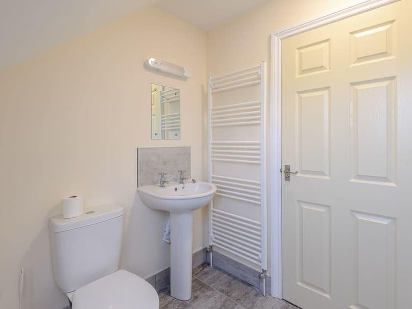 Bathroom | 4 Dawson Park - Dawson Holiday Homes, Mablethorpe