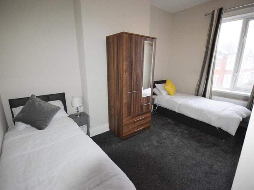 Twin bedroom | The Retreat, Blackpool