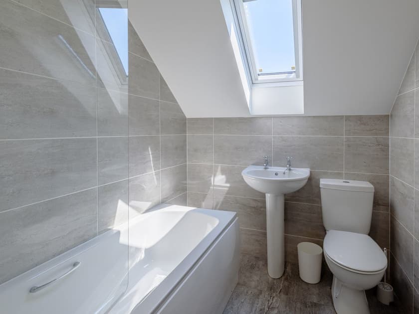 Bathroom | 5 Dawson Park - Dawson Holiday Homes, Mablethorpe