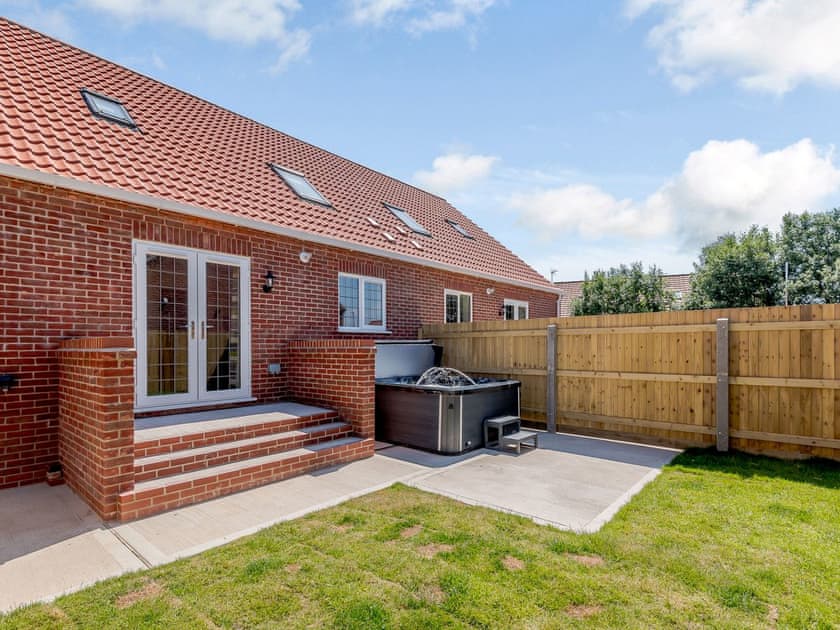 Exterior | 6 Dawson Park - Marian Avenue Properties, Mablethorpe