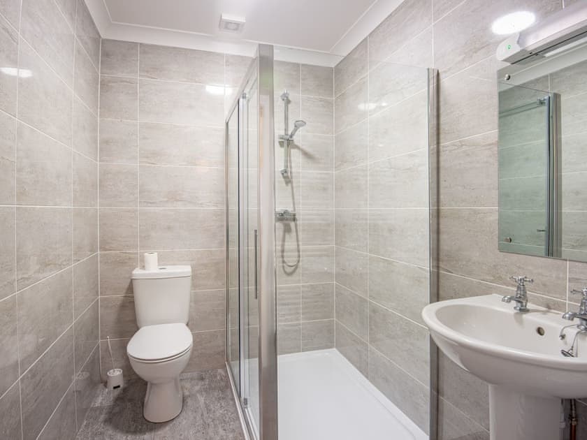 Shower room | 8 Dawson Park - Marian Avenue Properties, Mablethorpe
