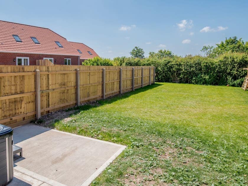 Garden | 8 Dawson Park - Marian Avenue Properties, Mablethorpe