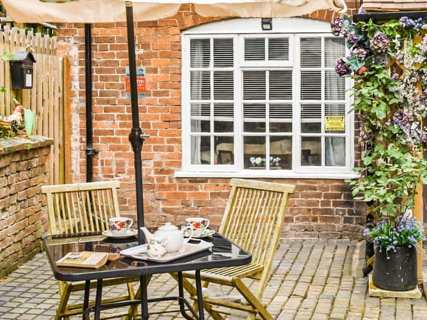 Sitting-out-area | Lower West, Knighton-on-Teme, Tenbury Wells