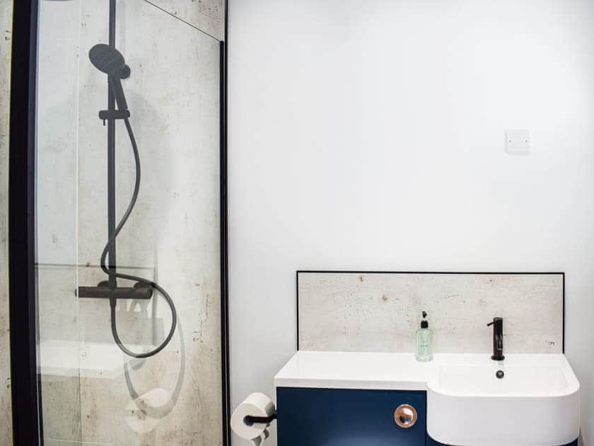 Shower room | Rubys Cottage, Crieff