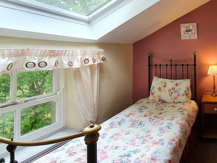 Twin bedroom | Delph House - Grange Farm Cottages, Draughton, Skipton
