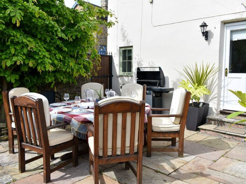 Sitting-out-area | Ellerton House, Richmond