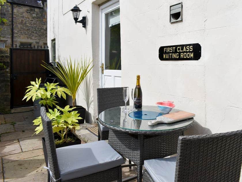 Sitting-out-area | Ellerton House, Richmond