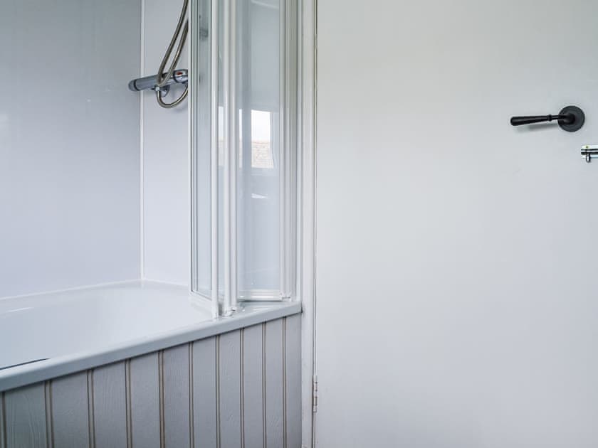 Bathroom | Needle Cottage, Cullen