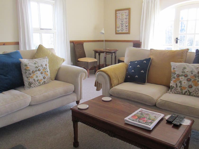 Living room | Robin Cottage - High Weldon Cottages, Weldon Bridge, near Rothbury