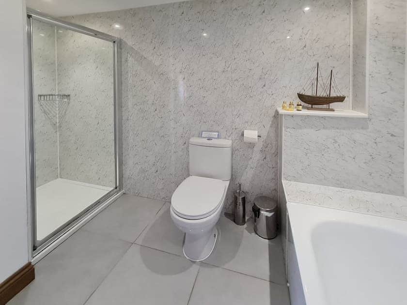 En-suite | Bramble - Netherton Farm, Hartland, near Bideford