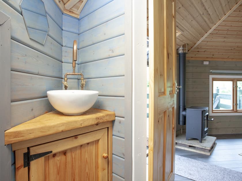 Shower room | Mallard Roundhouse - Ponsford Ponds, Knowle, near Cullompton