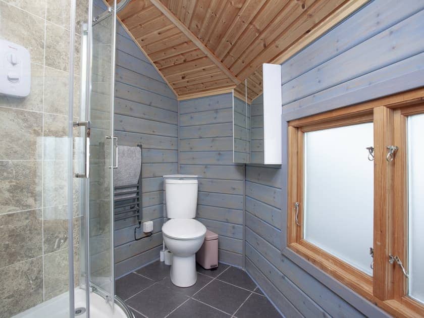 Shower room | Mallard Roundhouse - Ponsford Ponds, Knowle, near Cullompton