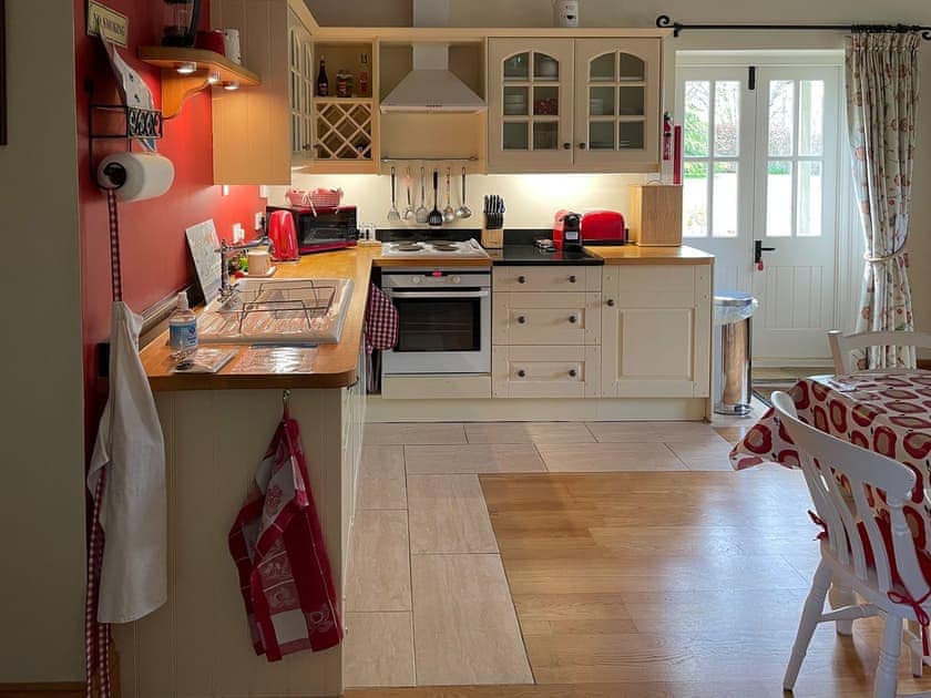 Kitchen | Le Jardin - Manor Farm Barns, Tarlton, Cirencester